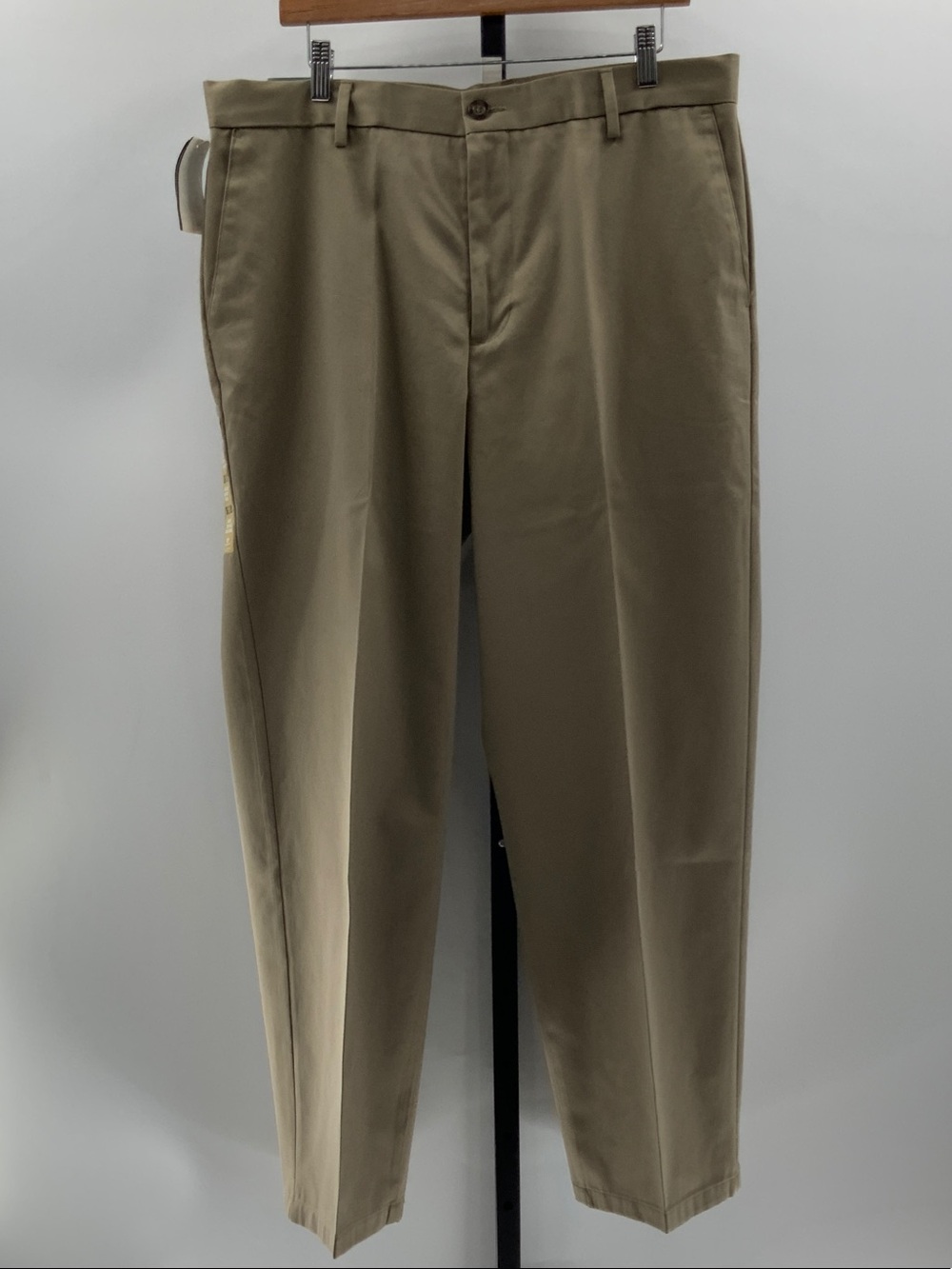 Dockers Men's Chinos in Khaki Green